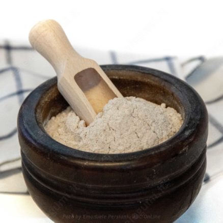 detail of spelled flour farm lavosi maurizio and wooden scoop